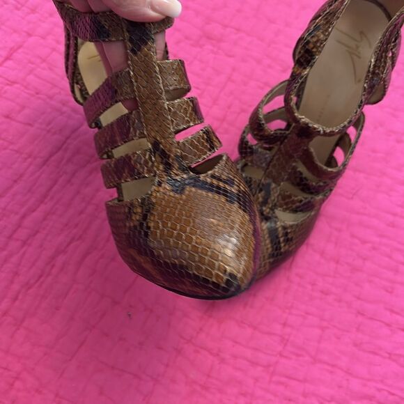 Guizeppe Zanotti genuine leather strappy heels, US7,5 - Picture 3 of 13